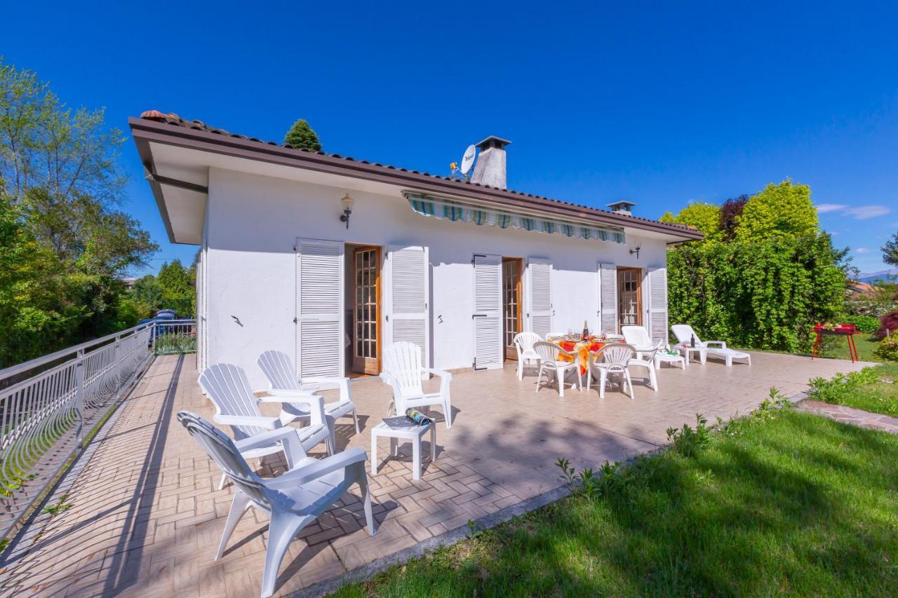 Villa Martine Au Bord Du Lac - Happy Rentals Cadrezzate Bagian luar foto