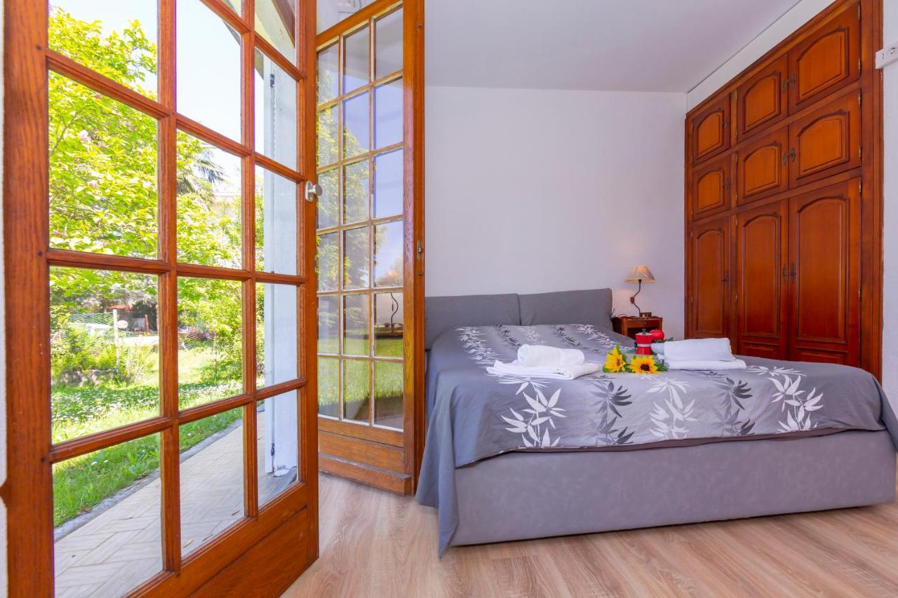 Villa Martine Au Bord Du Lac - Happy Rentals Cadrezzate Bagian luar foto