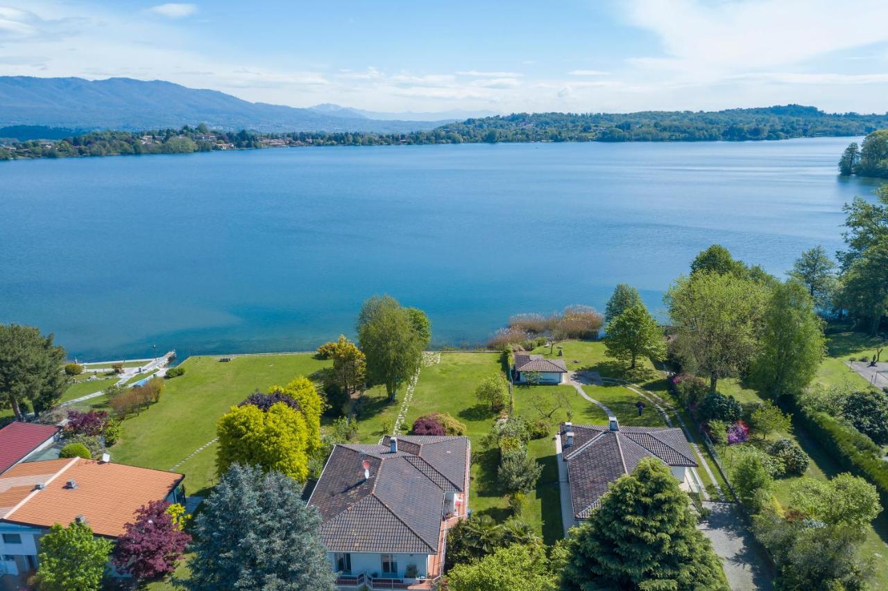 Villa Martine Au Bord Du Lac - Happy Rentals Cadrezzate Bagian luar foto