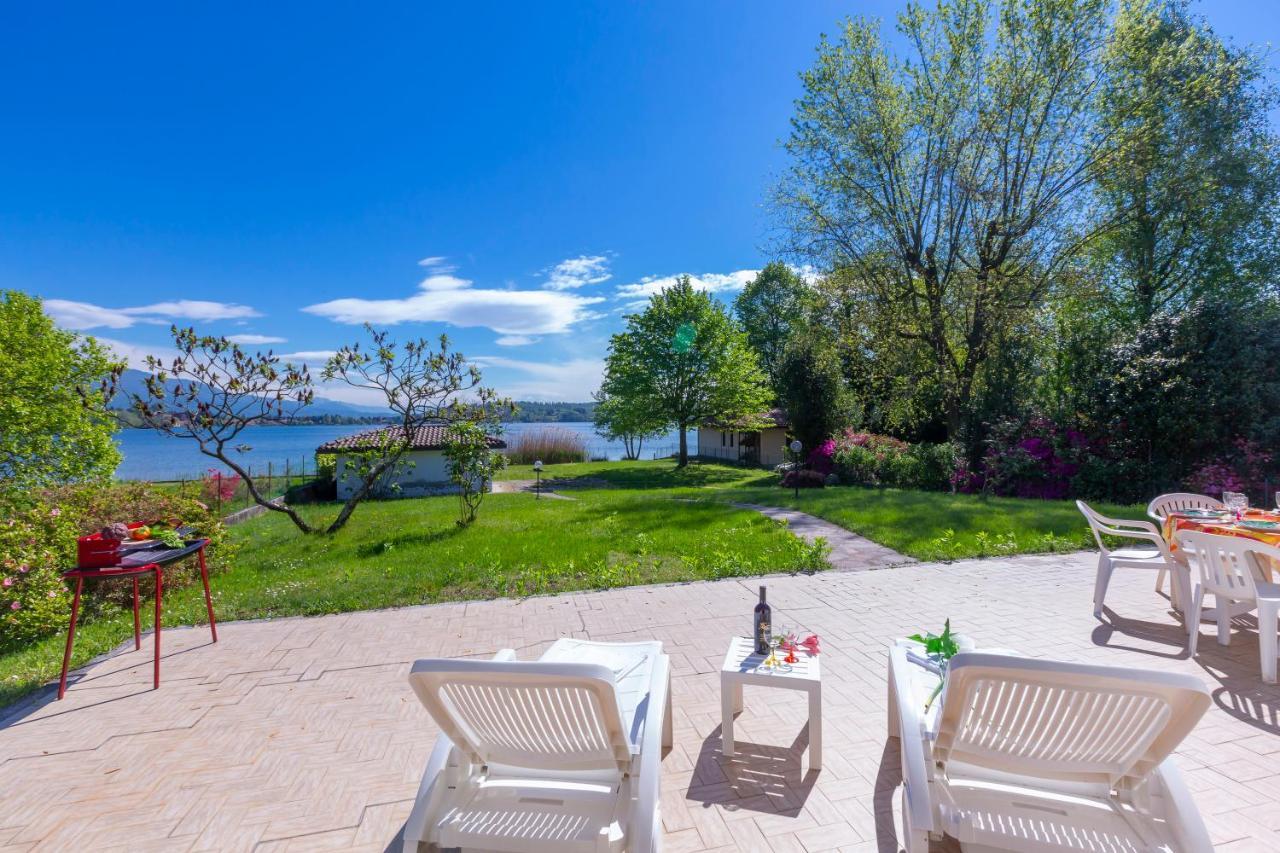 Villa Martine Au Bord Du Lac - Happy Rentals Cadrezzate Bagian luar foto