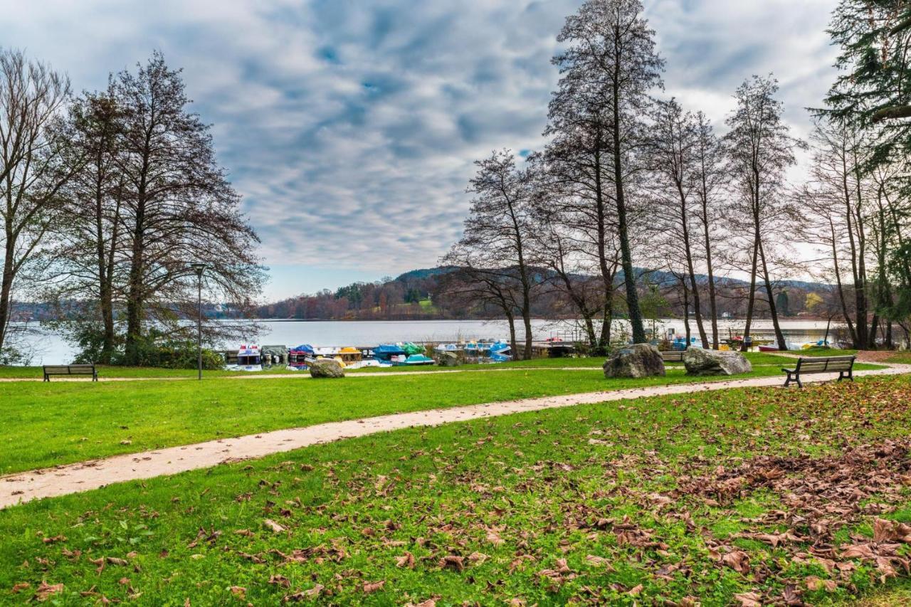 Villa Martine Au Bord Du Lac - Happy Rentals Cadrezzate Bagian luar foto