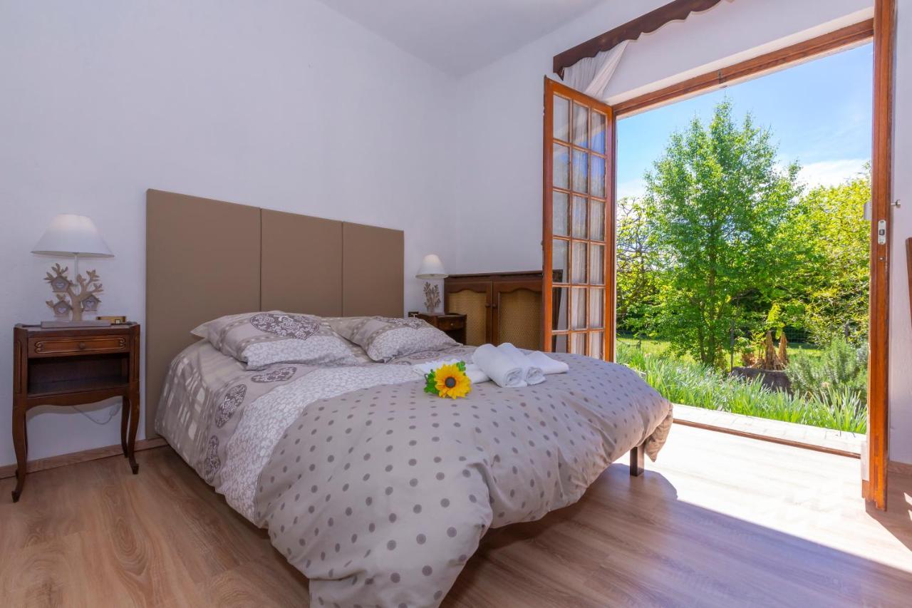 Villa Martine Au Bord Du Lac - Happy Rentals Cadrezzate Bagian luar foto
