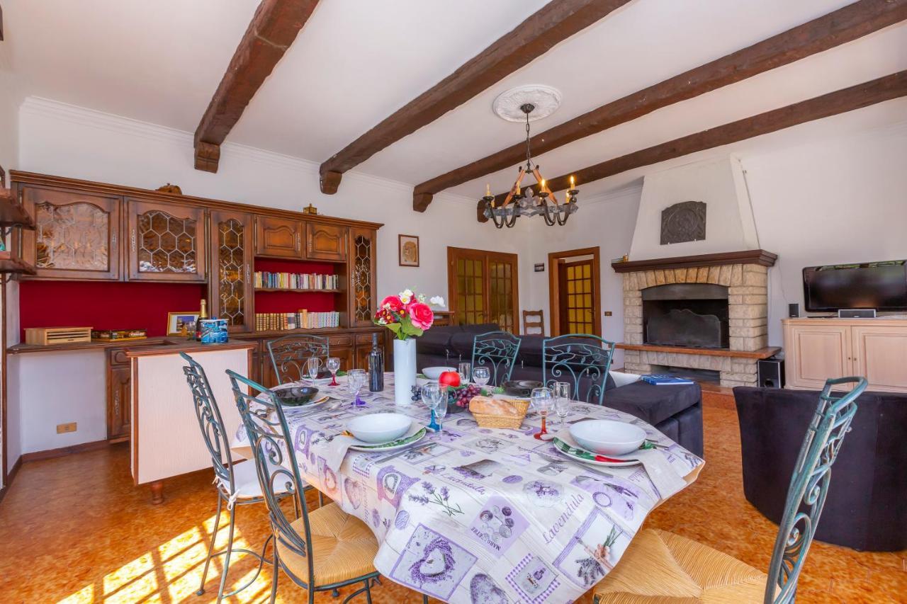 Villa Martine Au Bord Du Lac - Happy Rentals Cadrezzate Bagian luar foto