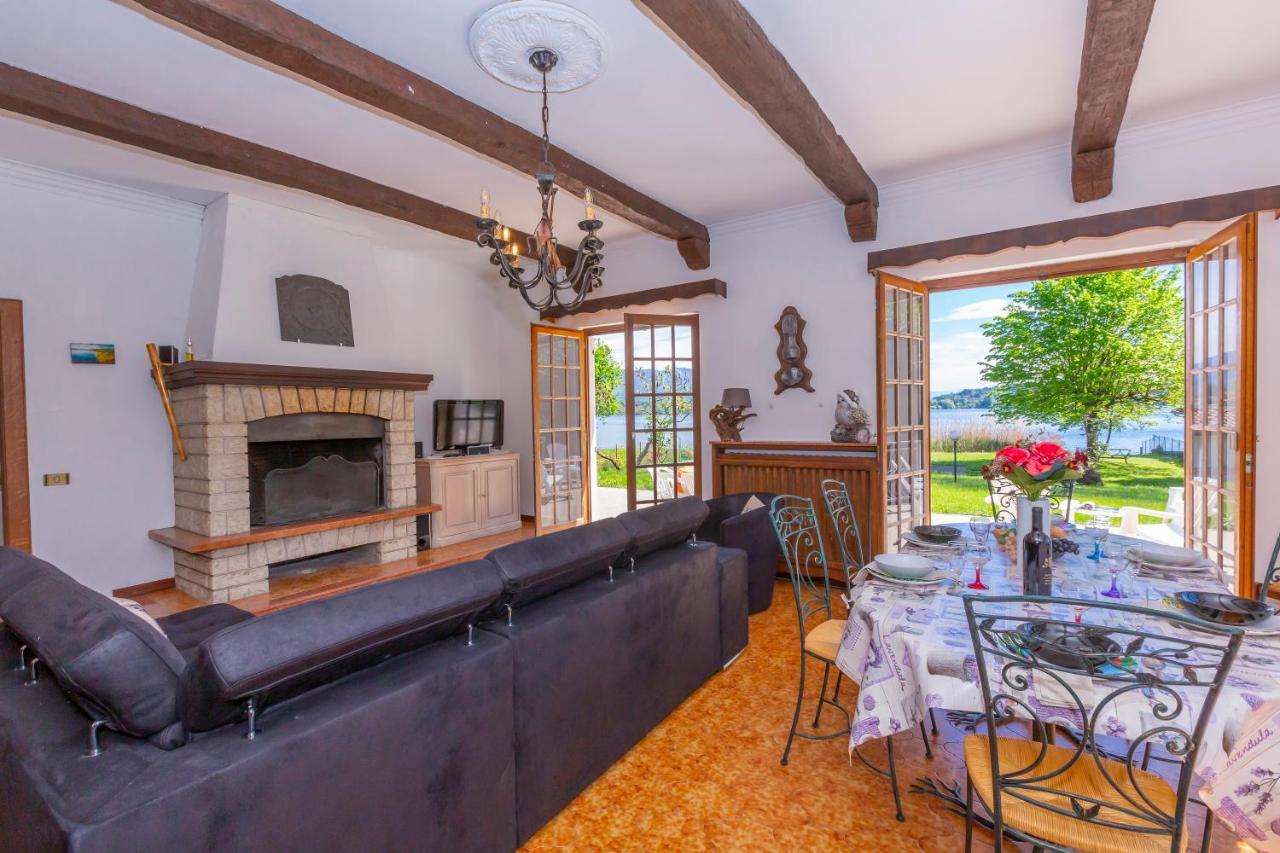 Villa Martine Au Bord Du Lac - Happy Rentals Cadrezzate Bagian luar foto