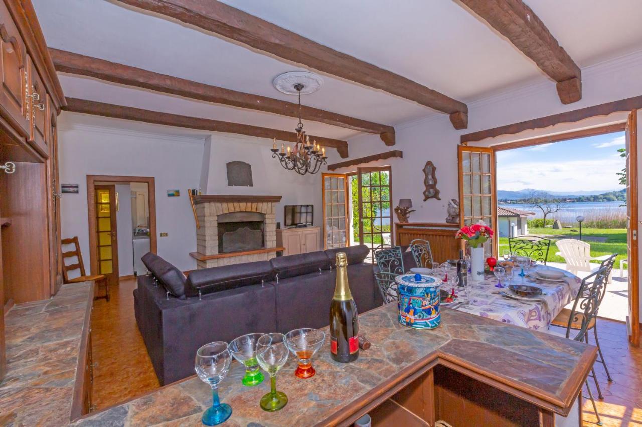 Villa Martine Au Bord Du Lac - Happy Rentals Cadrezzate Bagian luar foto