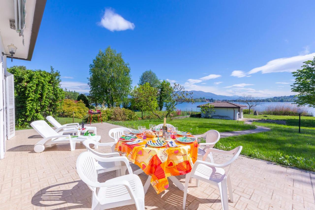 Villa Martine Au Bord Du Lac - Happy Rentals Cadrezzate Bagian luar foto