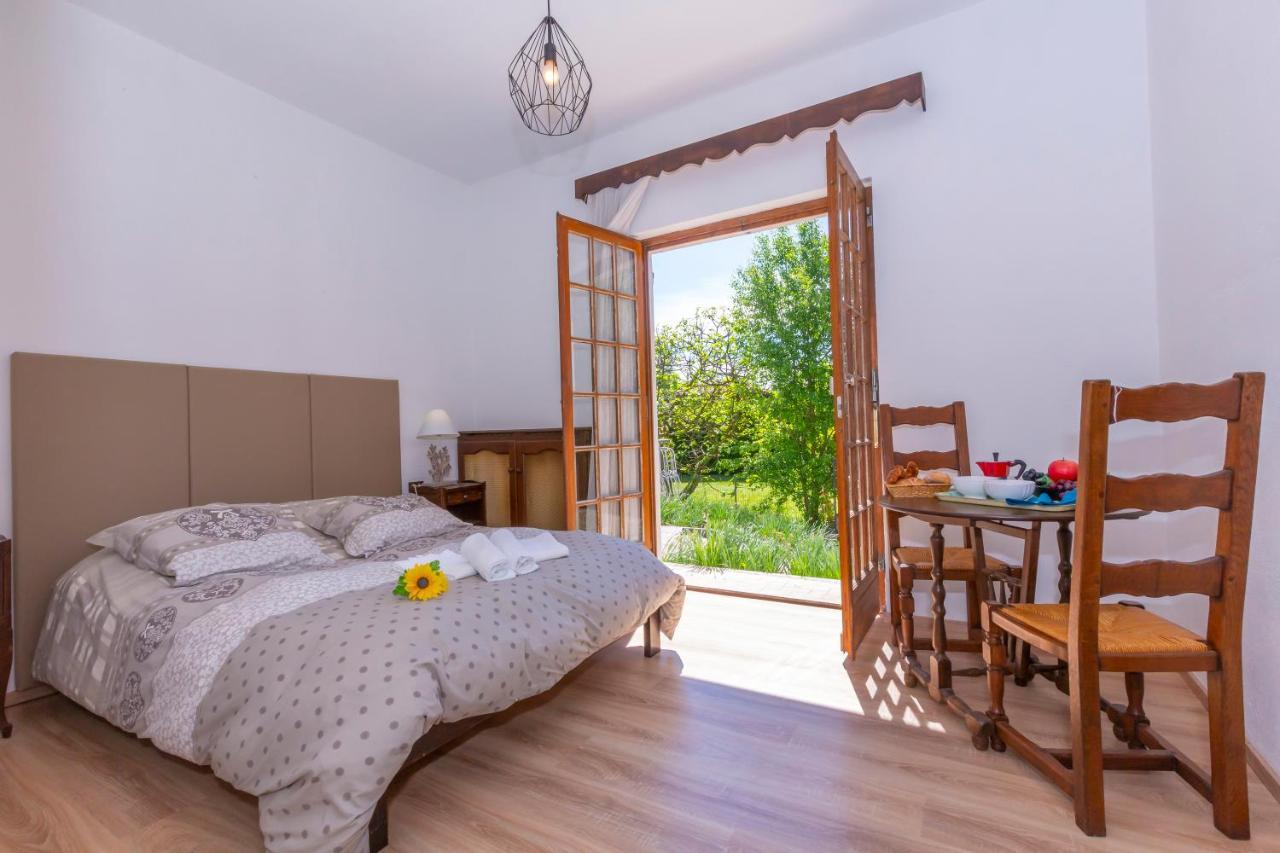 Villa Martine Au Bord Du Lac - Happy Rentals Cadrezzate Bagian luar foto