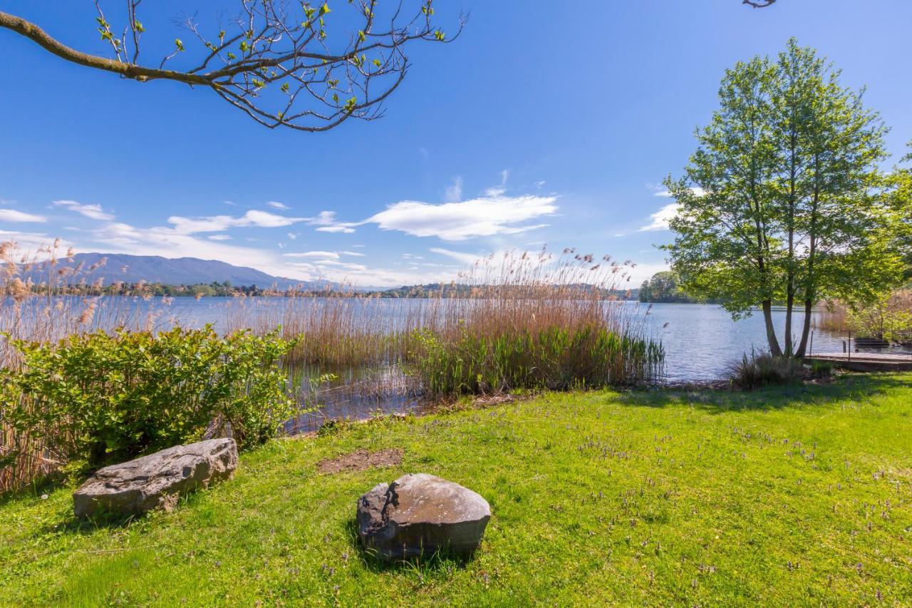 Villa Martine Au Bord Du Lac - Happy Rentals Cadrezzate Bagian luar foto